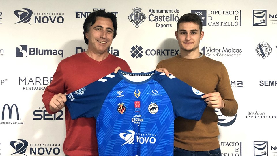 Jesús Hernández, durante su presentación con el Bisontes Castellón.