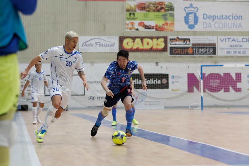 Morioka ante la selección de Japón en el Torneo Cidade de Ferrol