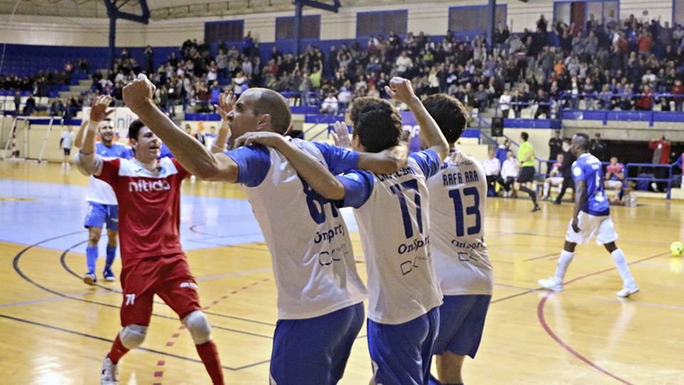 Los jugadores de Nítiza Alzira FS celebran un gol.