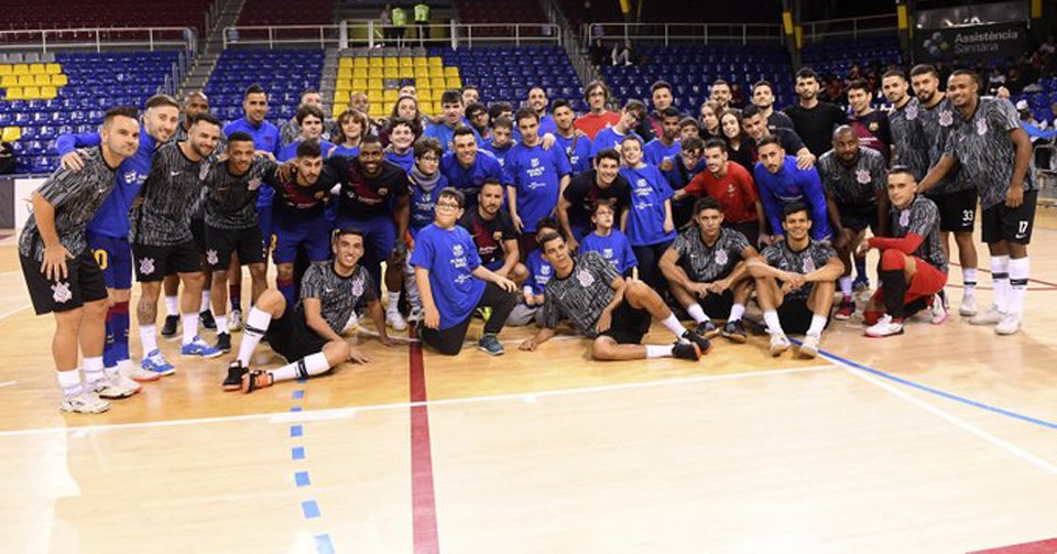 Barça y Corinthians, en el Palau con participantes del Proyecto Inclusivo para la Diversidad de la Fundación en el Barrio de Les Corts