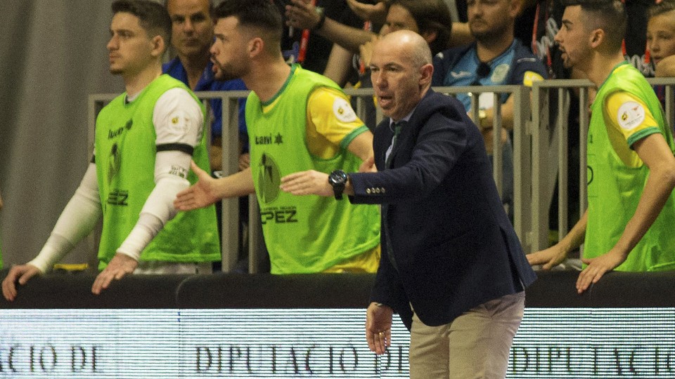 Dani Rodríguez, entrenador del Jaén Paraíso Interior, durante un encuentro. (Foto: Pedro J. Chaves)