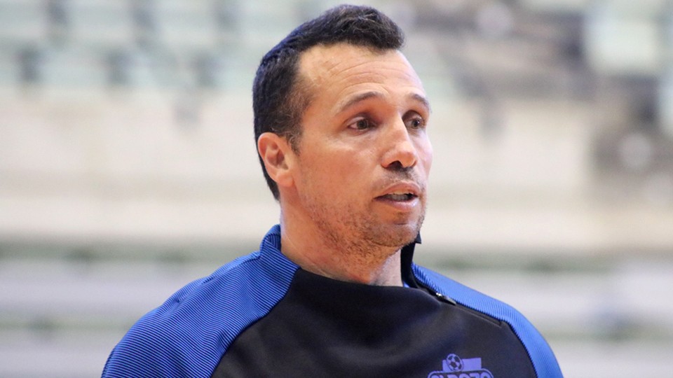 Diego Giustozzi, entrenador de ElPozo Murcia Costa Cálida, durante un entrenamiento.