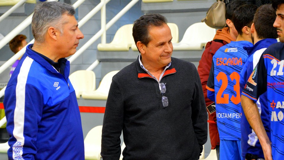 Alberto Meseguer, presidente del Full Energía Zaragoza, junto con el entrenador Alfonso Rodríguez.