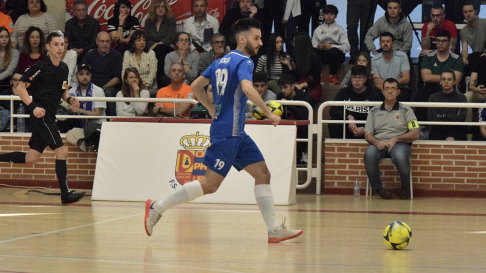 Joshu, jugador del Ciudad de Móstoles, durante un encuentro.