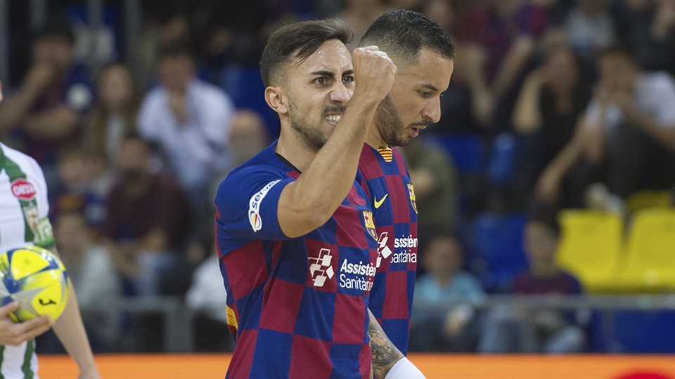 Joselito, jugador del Barça, celebra un tanto.