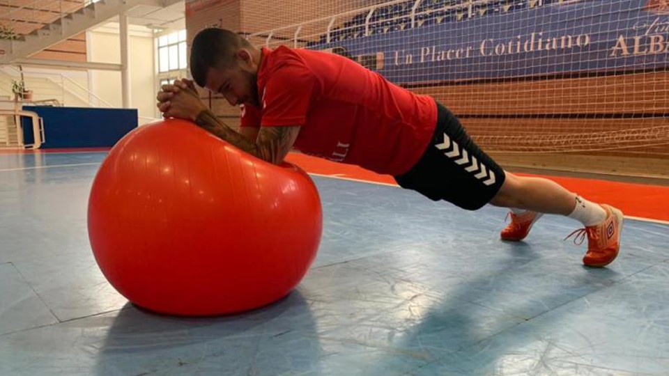 Catela, jugador del Viña Albali Vadepeñas, durante un entrenamiento.