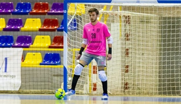 Juan Carlos, jugador del BeSoccer CD UMA Antequera, durante un partido