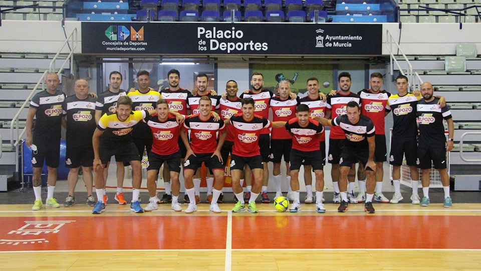 La plantilla de ElPozo Murcia Costa Cálida posa durante la primera sesión de pretemporada.