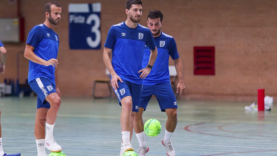 Miguel Conde, durante un entrenamiento con sus compañeros.