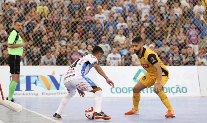 Leandro Lino, del Magnus Futsal, durante un partido de la Liga Nacional de Futsal de Brasil