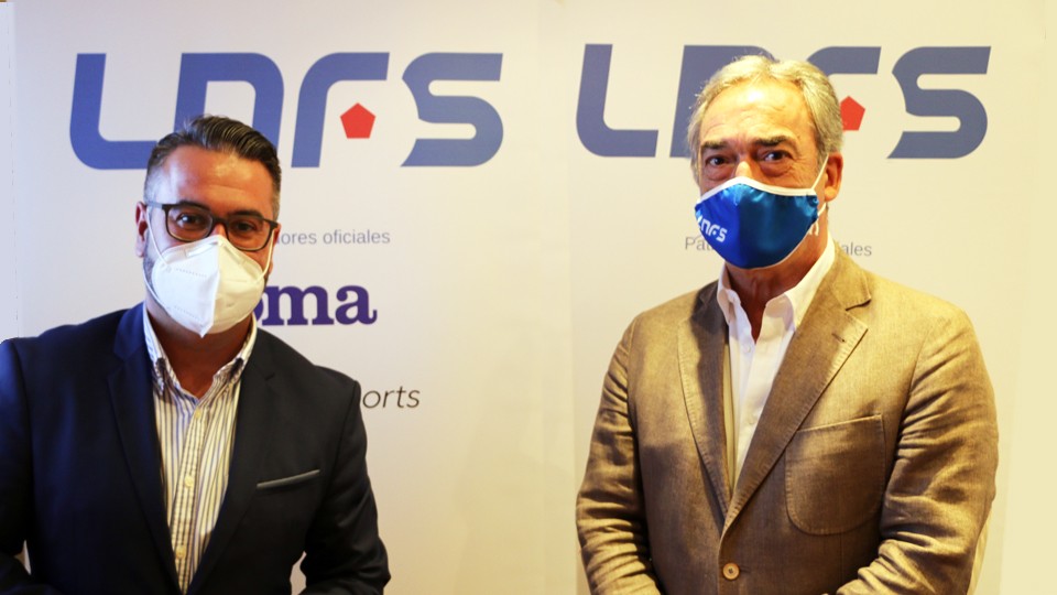Javier Merino (PP) y Javier Lozano se reúnen para avanzar en la profesionalización del fútbol sala.