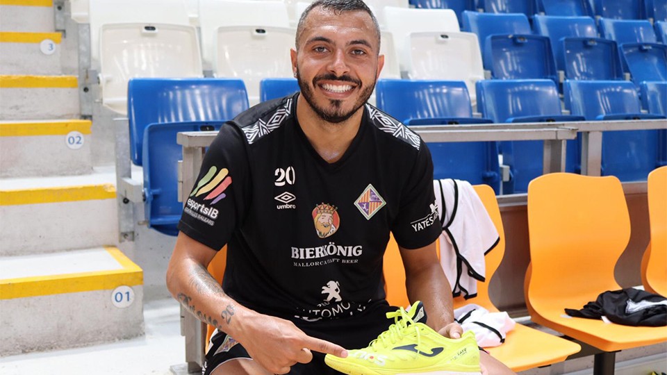 Allan, de Palma Futsal, se muestra feliz de superar la lesión.