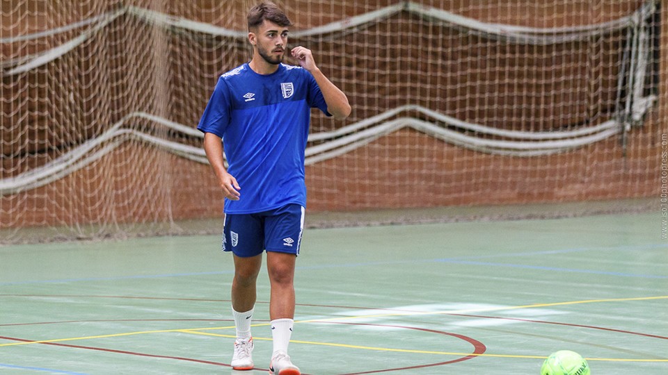 David Velasco, jugador de BeSoccer CD UMA Antequera, en un entrenamiento.