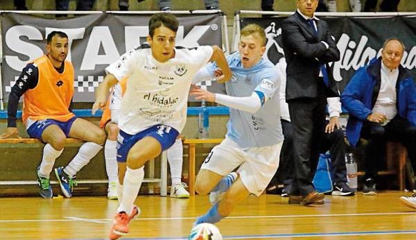 Santi Valladares, nuevo jugador de UA Ceutí, en un encuentro de Liga con Santiago Futsal