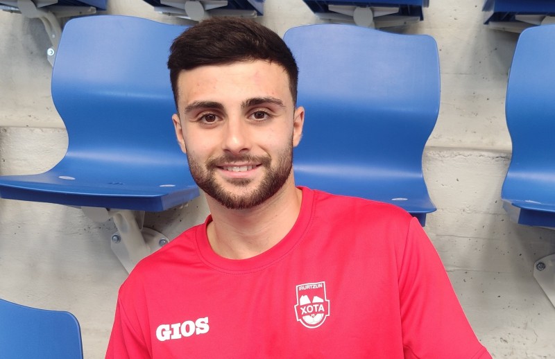 César, jugador del C.A. Osasuna Magna, durante un entrenamiento