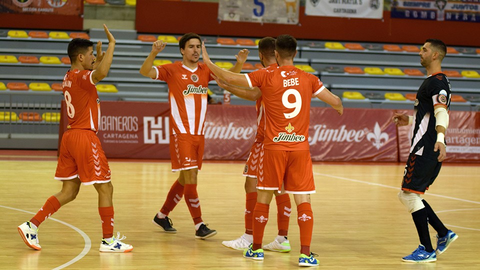 Los jugadores del Jimbee Cartagena celebran un tanto.