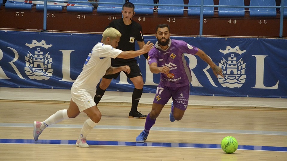 Nunes, jugador de Palma Futsal, ante Morioka, de O Parrulo Ferrol.