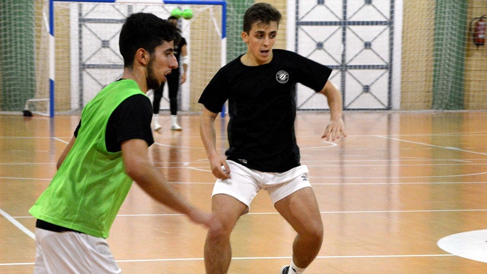 Marcos Forga, jugador del Full Energía Zaragoza, durante un entrenamiento. (Foto: Pedro Luis Serrano)