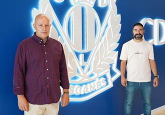 David Zamorano, entrenador del CD Leganés, junto a Andrés Parada, Director Técnico del club