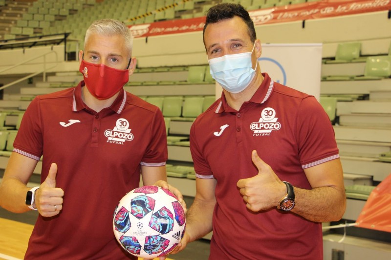 El capitán, Miguelín, y el técnico, Diego Giustozzi, de ElPozo Murcia Costa Cálida