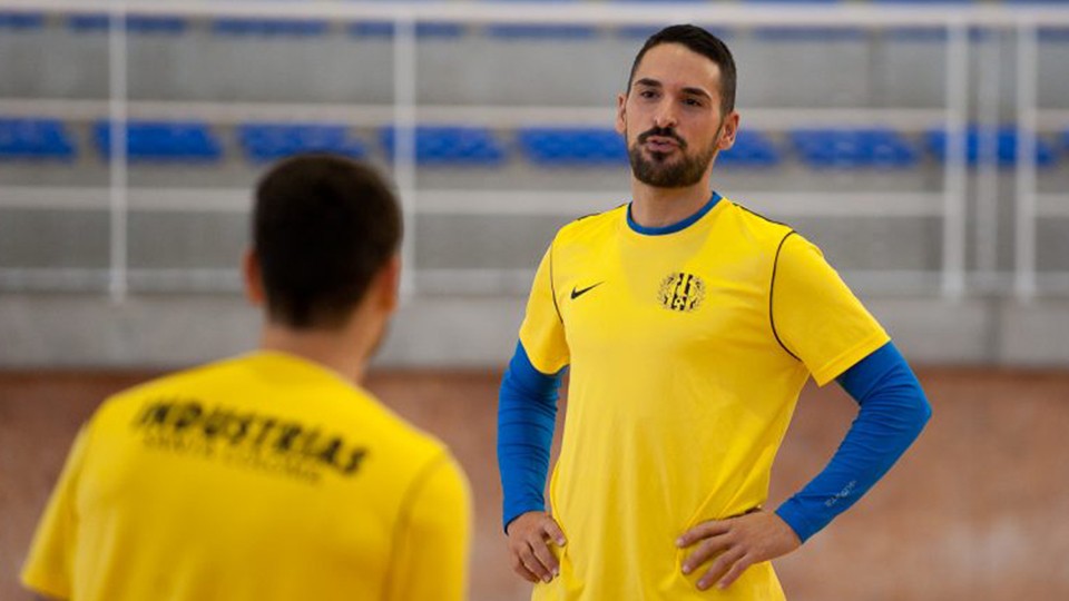 Álex Verdejo, jugador de Industrias Santa Coloma, durante un entrenamiento.