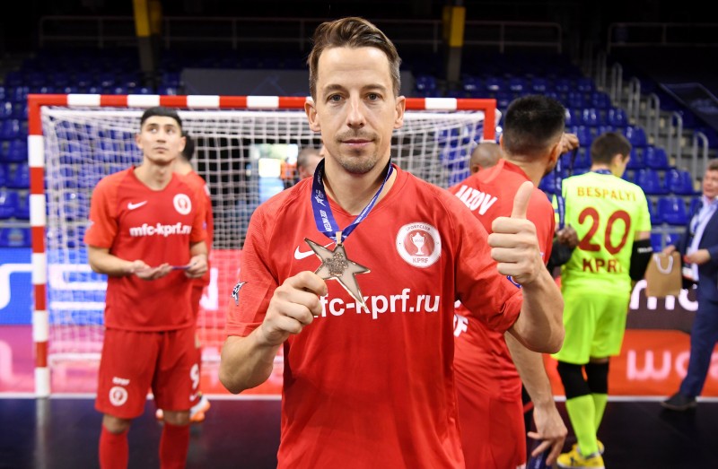Lin, que falló en la tanda de penaltis ante el Barcelona, anotó el lanzamiento definitivo del KPRF ante el Tyumen UEFA FUTSAL