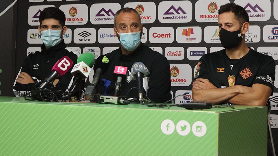 Claudino, Vadillo y Rafa López durante una rueda de prensa.