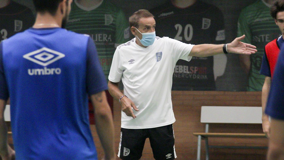 Manuel Luiggi Carrasco ‘Moli’, entrenador del BeSoccer CD UMA Antequera.