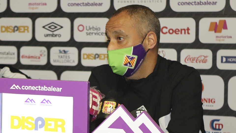 Vadillo, entrenador del Palma Futsal, durante una rueda de prensa.