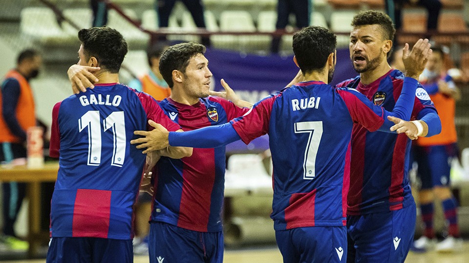 Los jugadores del Levante UD FS celebran un gol