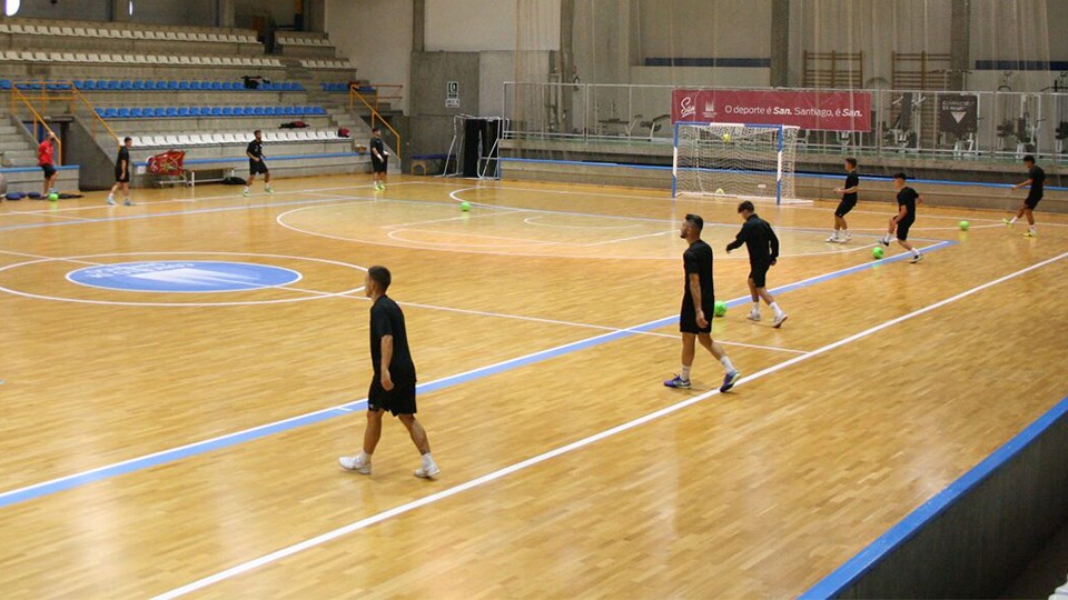 Los jugadores de Santiago Futsal, durante un entrenamiento.