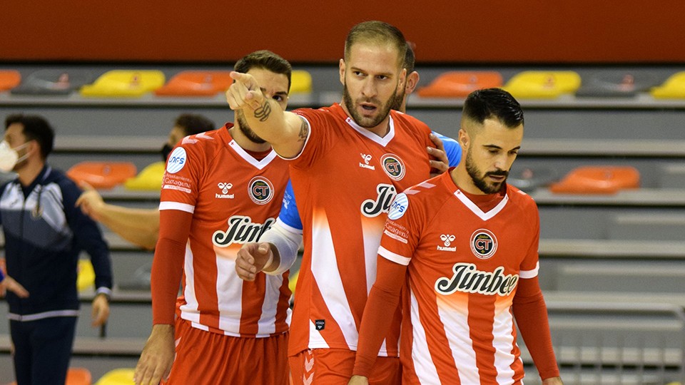 Los jugadores del Jimbee Cartagena celebran un tanto.