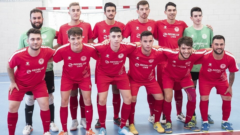 La Academia Red Blue 5 Coruña vende cara la derrota en su debut 3ª División