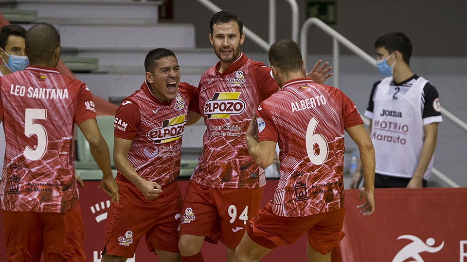 Los jugadores de ElPozo Murcia Costa Cálida celebran un gol