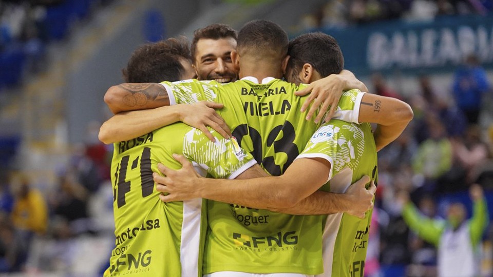 Los jugadores del Palma Futsal celebran un tanto.