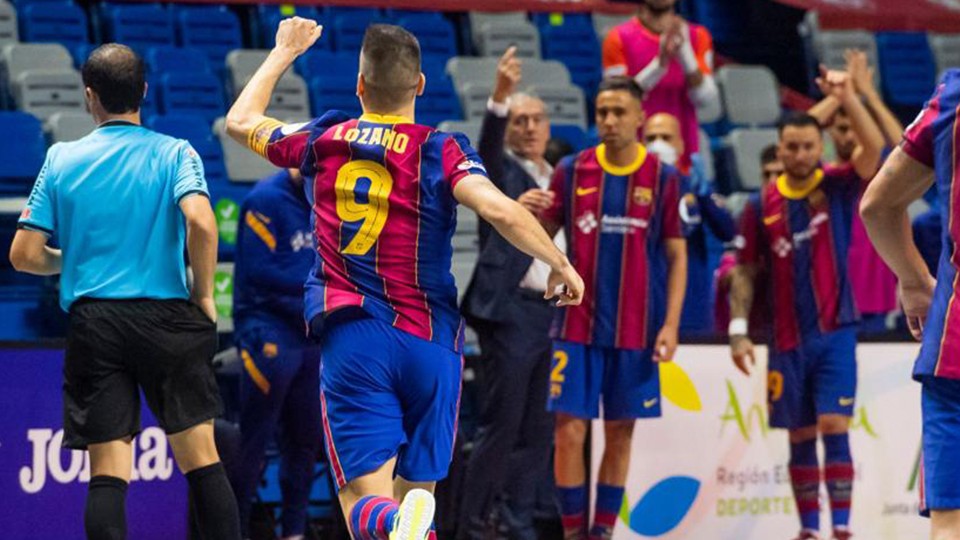 Los jugadores del Barça celebran un tanto. (Foto: Víctor Salgado - FCB)