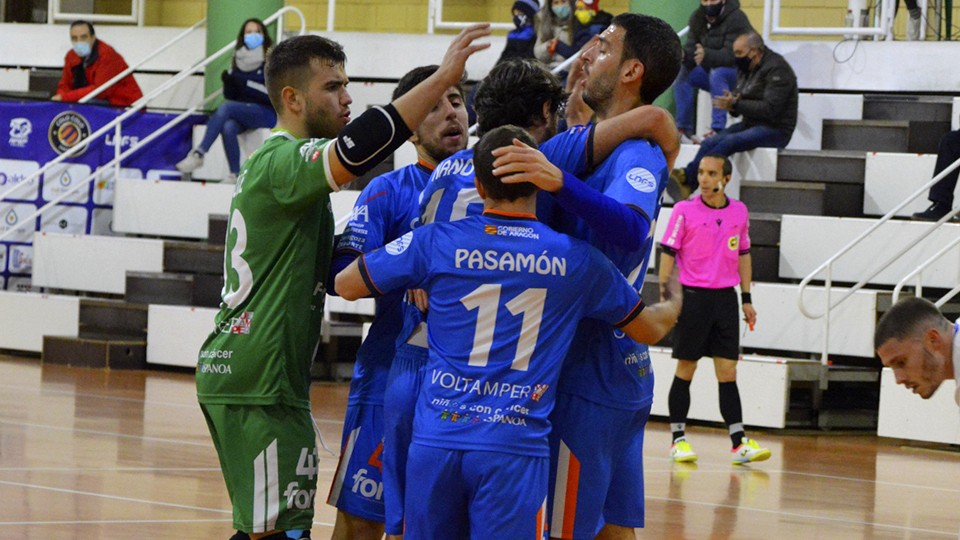 Los jugadores del Full Energía Zaragoza celebran un tanto.