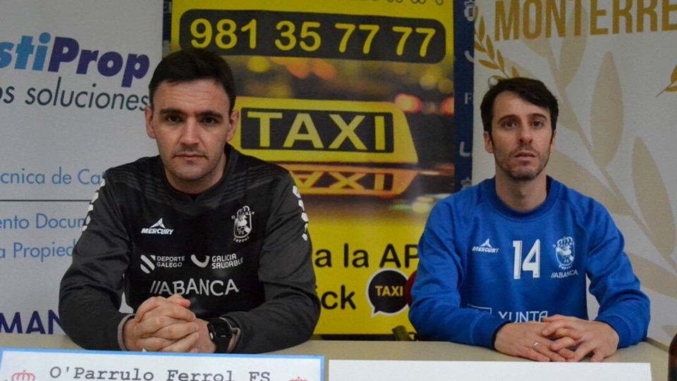 Héctor Souto y Miguel, entrenador y jugador de O Parrulo Ferrol respectivamente, durante una rueda de prensa.