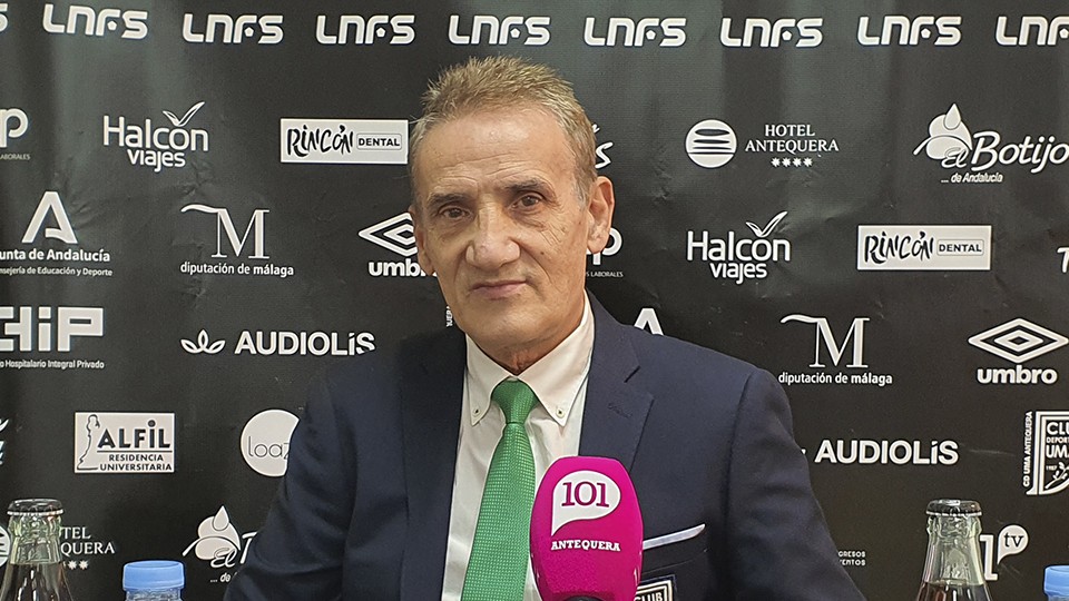 Manuel Luiggi Carrasco 'Moli', entrenador del BeSoccer CD UMA Antequera.