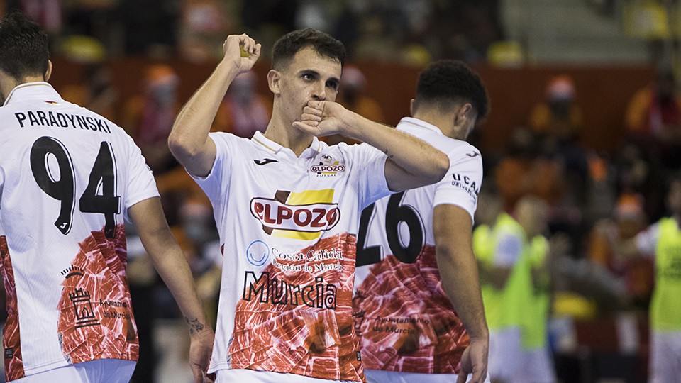 Marcel, jugador de ElPozo Murcia Costa Cálida, celebra un gol.
