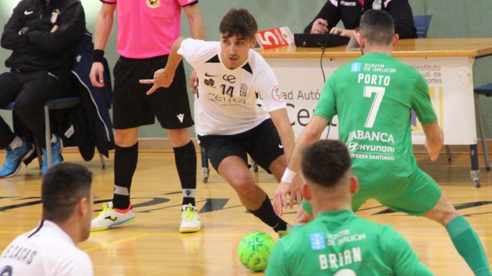 Abraham, jugador del UA Ceutí, durante un partido