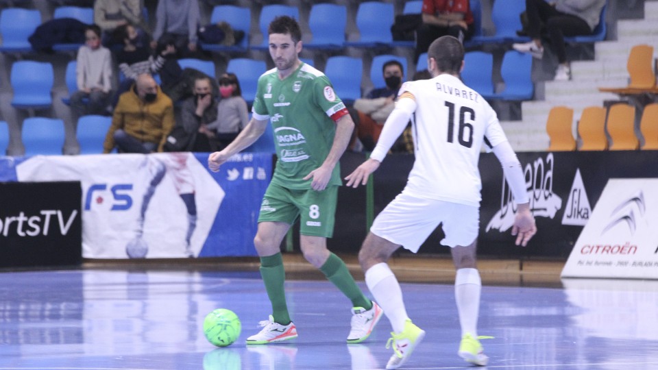 Roberto Martil, de Osasuna Magna Xota, con el balón.