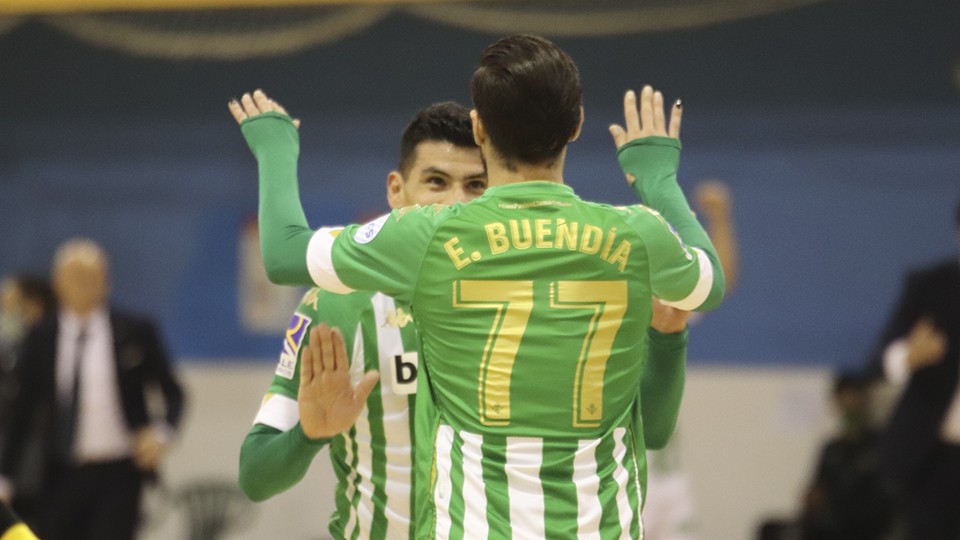 Emilio Buendía y Bocao celebran un gol del Real Betis Futsal.