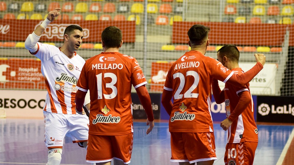 Los jugadores del Jimbee Cartagena celebran un tanto.