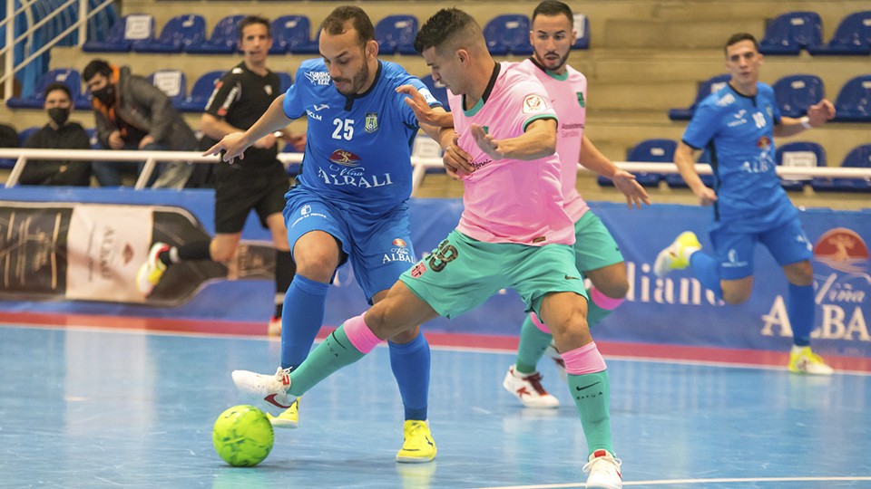 Matheus Preá, de Viña Albali Valdepeñas, con Marcenio, del Barça.