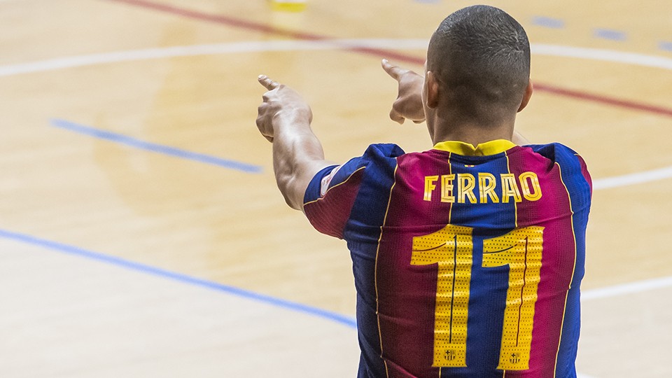 Ferrao, jugador del Barça, celebra un gol.