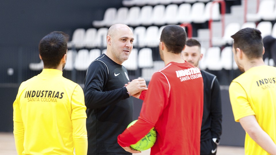 Javi Rodríguez, entrenador del Industrias Santa Coloma, durante un entrenamiento.