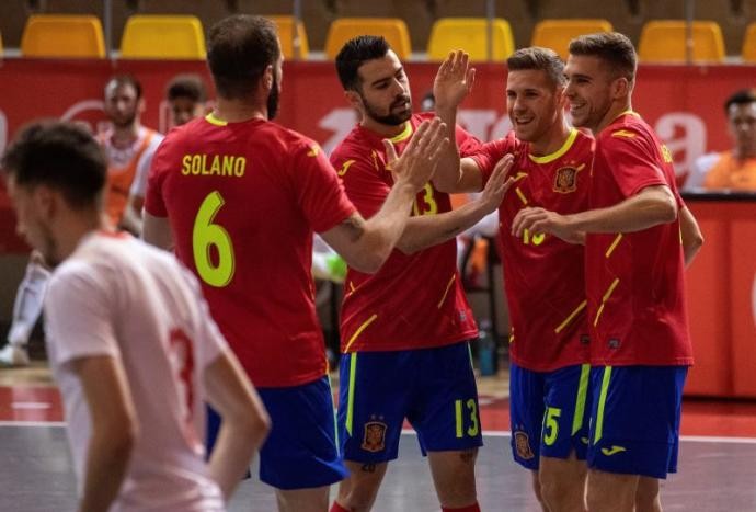 Fernando, Alberto, Chino y Solano celebra un gol de la Selección española. Foto: EFE