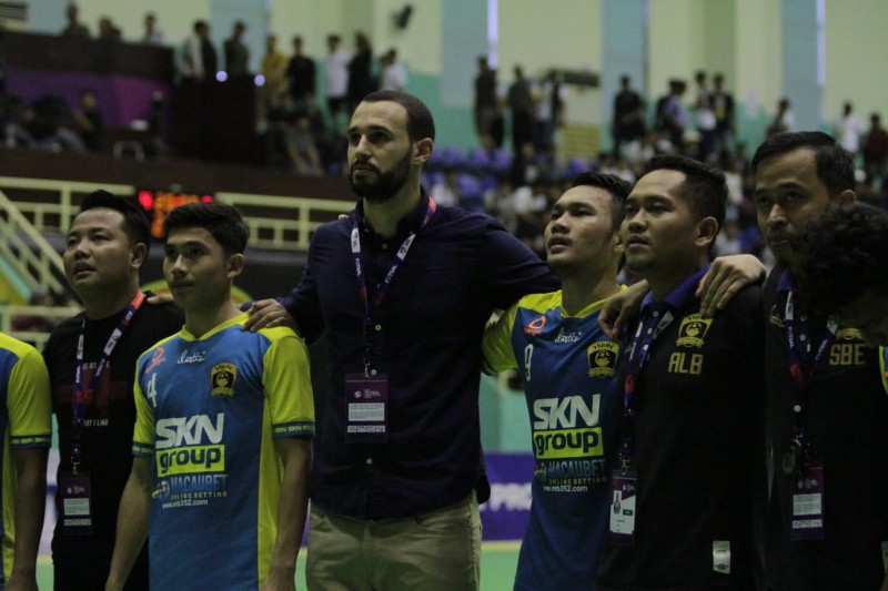 Álvaro Martínez, primer técnico español en entrenar en Indonesia, renueva con el FC Kebumen SKN