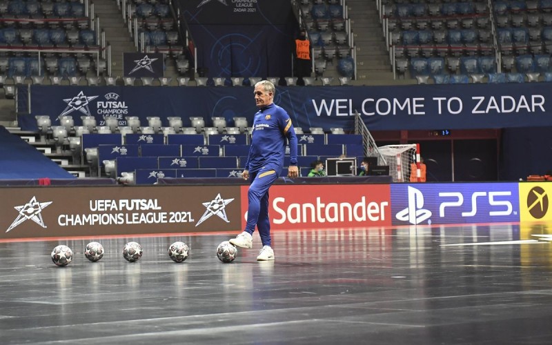 Andreu Plaza, entrenador del Barça, en el Krešimir Ćosić Arena de Zadar